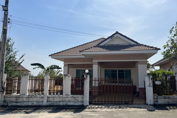 Single house with 2 bedrooms. Wansiri Village. Year contract