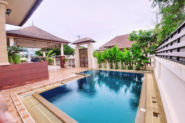Le Beach Home Village. 3 bedrooms pool house in the Bang Saray