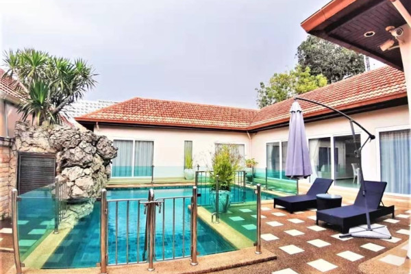 Pool Villa with 3 bedrooms in Jomtien. View Talay village