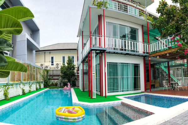 Jomtien Pool Villa with 6 bedrooms