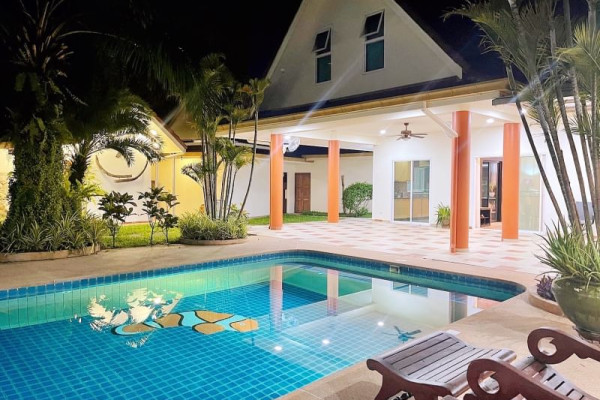 Luxury 5 bedrooms pool villa in Huai yai