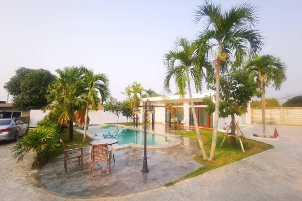 Modern style house in Mabprachan lake area. Ducky Pool villa