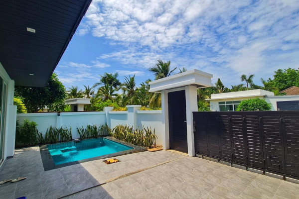 Newly Refurbished 2 bedrooms Pool Villa in Jomtien. Palm Oasis village