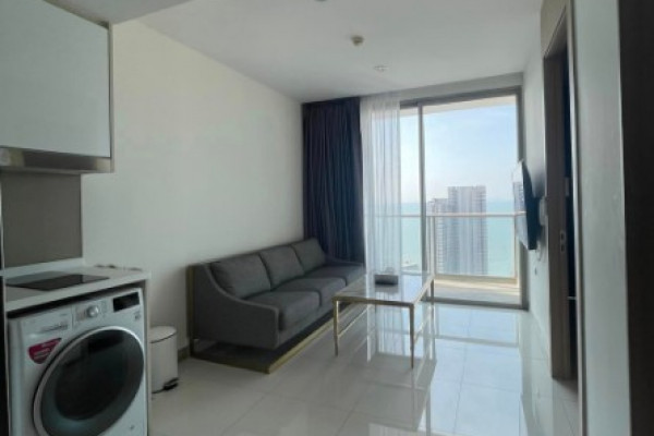 The Riviera Wongamat Beach. 1 bedroom in a luxury condominium. Sea view. Year contract