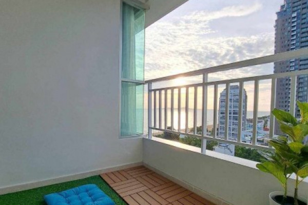 1 bedroom. Balcony, living room and bedroom overlooking the sea. Lumpini Park Beach Jomtien