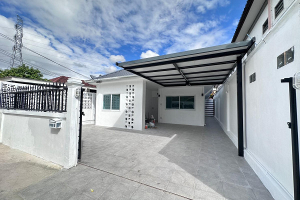 2 bedrooms house in East Pattaya. Rungrueng Village, Soi 11