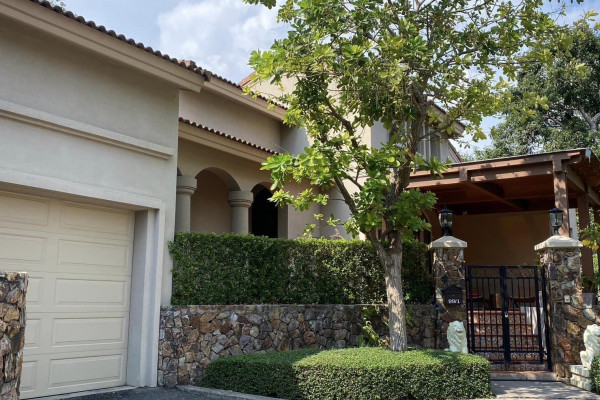 Silk Road Place Village. European style private 3 bedrooms pool villa