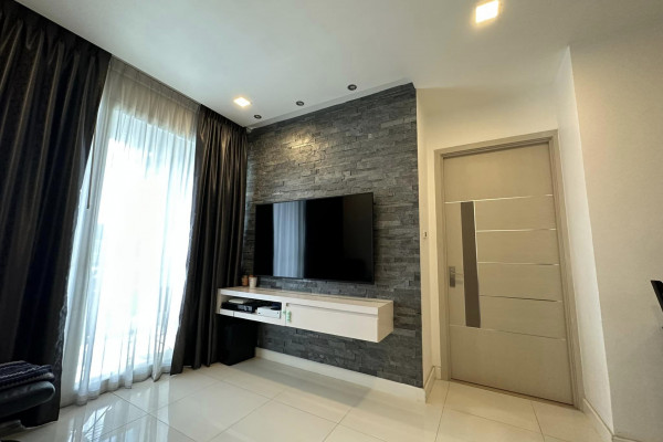 2 bedrooms apartment in a boutique condominium in the heart of Pattaya. Apus Condominium