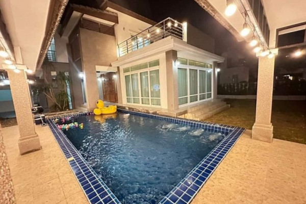 Seabreeze Villa Pattaya. Pool Villa with 4 bedrooms in a village with a private beach