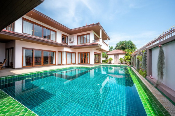 Phoenix Gold Golf & Country Club. 5 bedrooms Pool House, Huai Yai