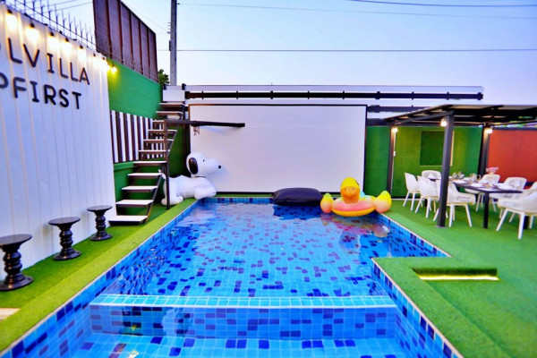 3 bedrooms house with private swimming pool. Maneeya Home Village