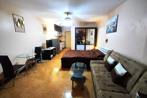 Studio, 11th floor. Thappraya Rd. Sea view condo 1. Year contract