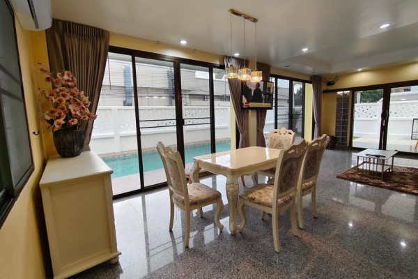 5 bedrooms 2-story Pool Villa, very good location, Thepprasit Road. From 6 month contract