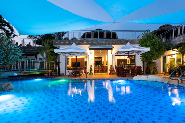 One of the kind luxury villas in Phoenix Golf Club. 5 buildings, 7 bedrooms