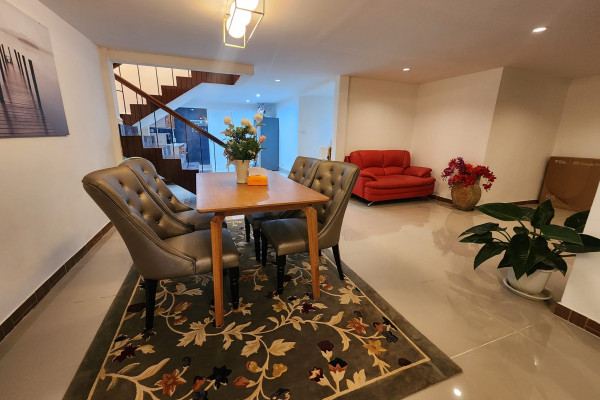 2-story house with 3 bedrooms, Jomtien Soi 9, Sai 2. 400 meters from the sea. Year contract