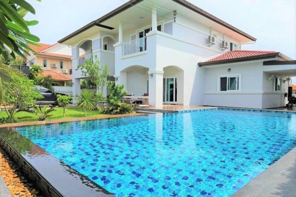 4 bedrooms Pool Villa. Soi Mu Ban Central Park Hill Side