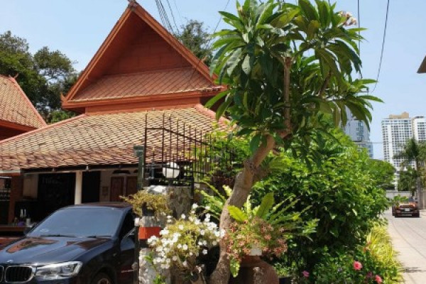 3 bedrooms Pool Villa, Pratumnak Hill. Year contract