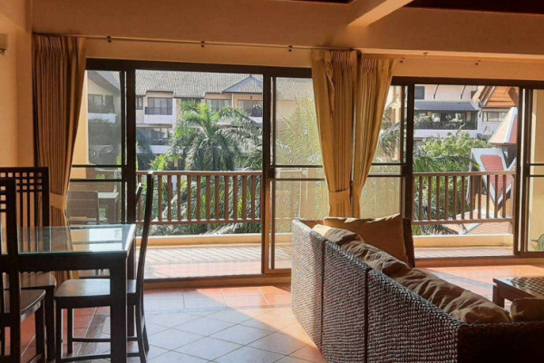 Chateau Dale Thabali. Duplex 1 bedroom, 2 bathrooms. 5th-floor with pool view