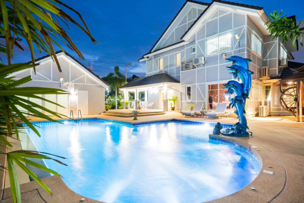 Central Park Hillside. 5 bedrooms Pool Villa in the village with good location