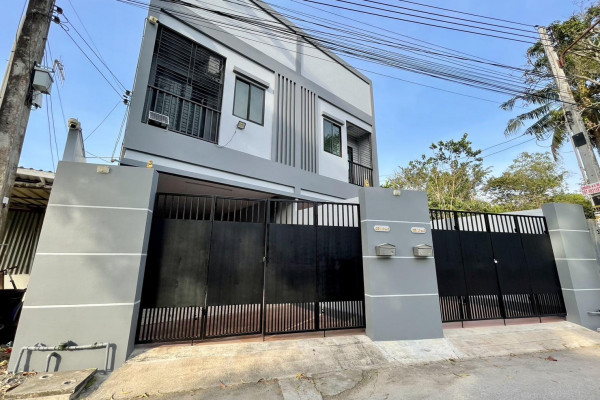 Two-story 3 bedrooms townhouse, Huai Yai