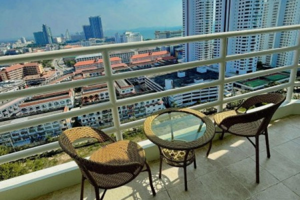 View Talay 5. Studio in a superb condominium in Jomtien. 20th floor. Year contract
