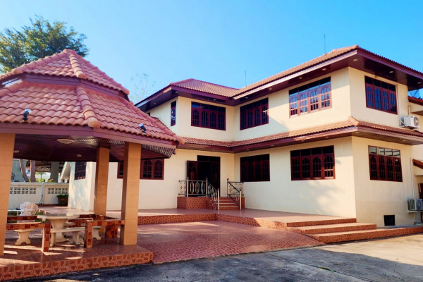 3 bedrooms House Chaiphonwithi. Land area 1 rai. Year contract