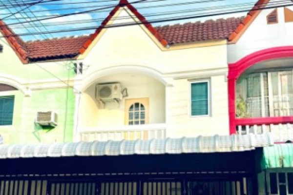 2-story 2 bedrooms townhome, next to Sukhumvit 200 meters. Discount promotion 90,000!!