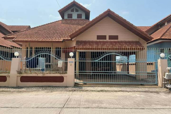 Eakmongkol Village Chaiyaphruek 1. House with 4 bedrooms.  Year contract. If have a pet 30,000 THB per month