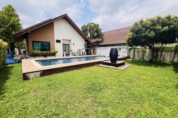 The Maple Pattaya village. 3 bedrooms Pool Villa in Huay Yai